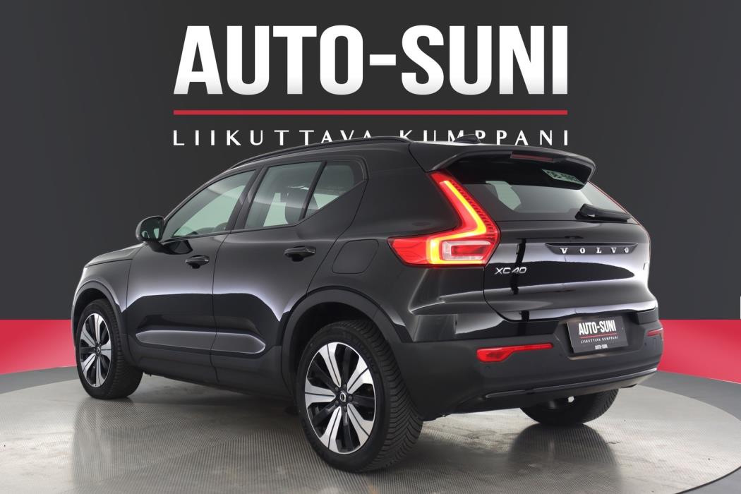 VOLVO XC40 2023