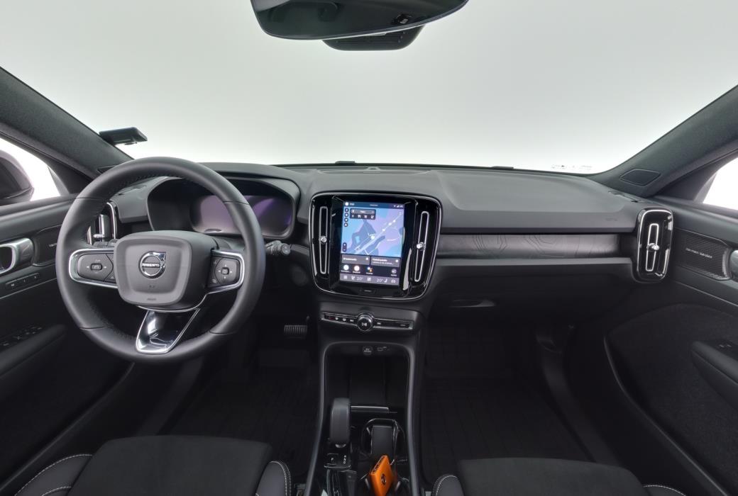 VOLVO XC40 2023
