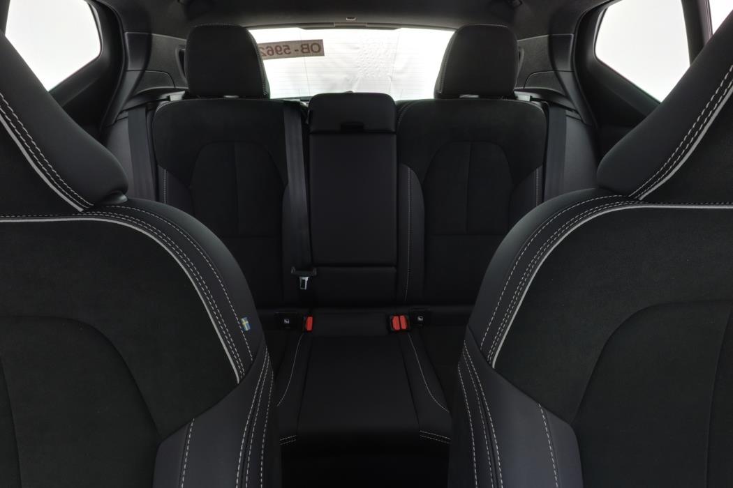 VOLVO XC40 2023