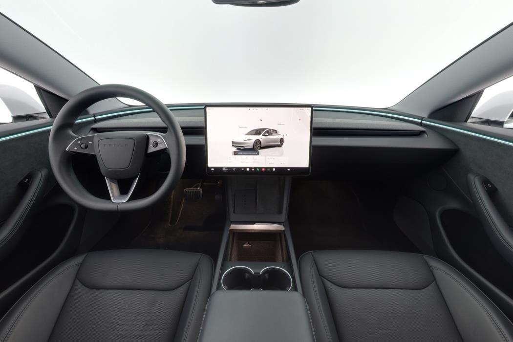 TESLA Model 3 2024