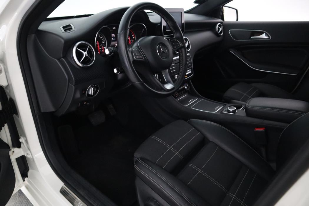 MERCEDES-BENZ A 2016