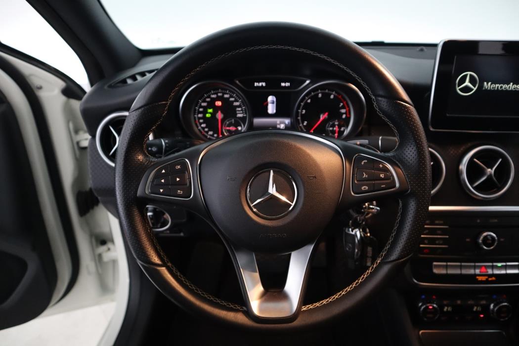 MERCEDES-BENZ A 2016