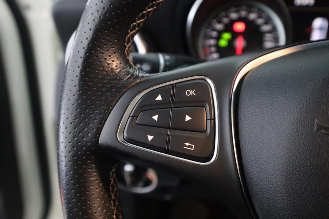 MERCEDES-BENZ A 2016