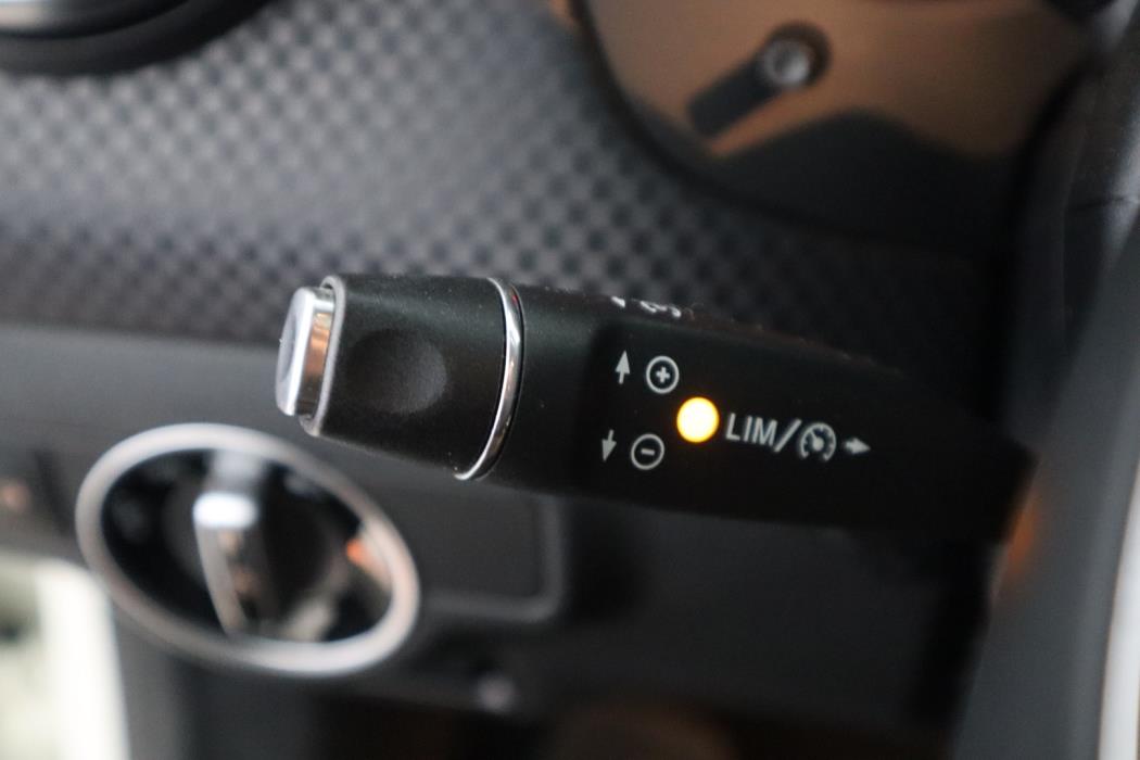 MERCEDES-BENZ A 2016