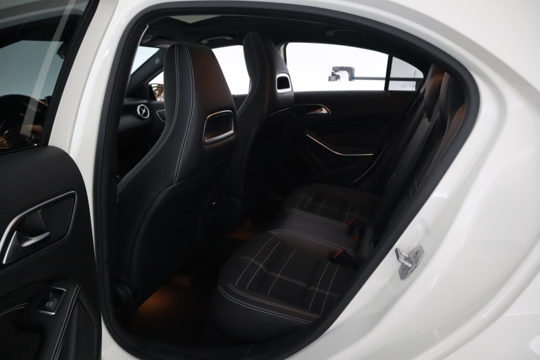 MERCEDES-BENZ A 2016