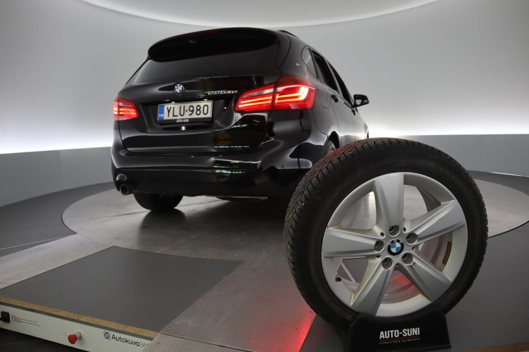 BMW 225 2019