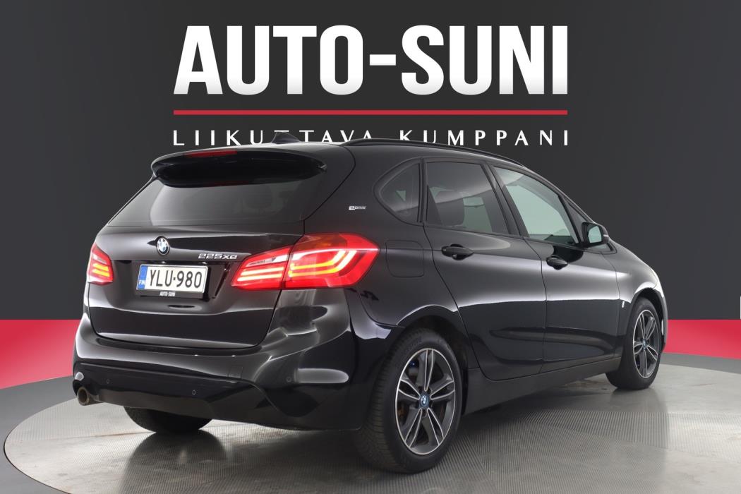 BMW 225 2019