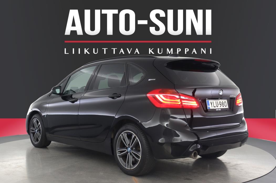 BMW 225 2019