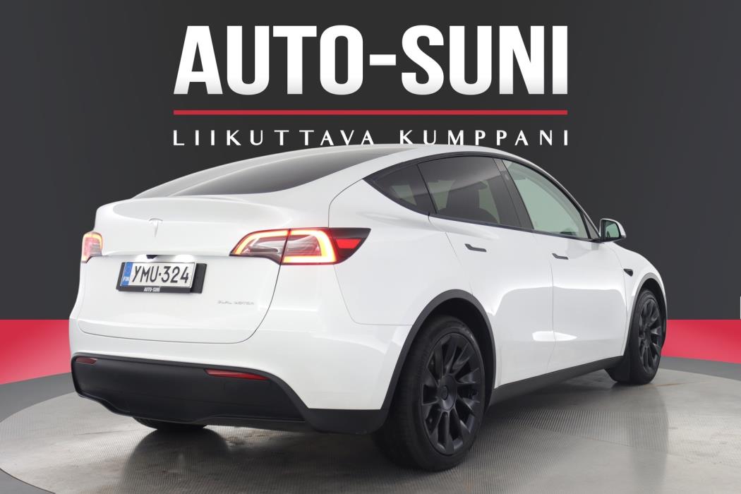 TESLA Model Y 2025
