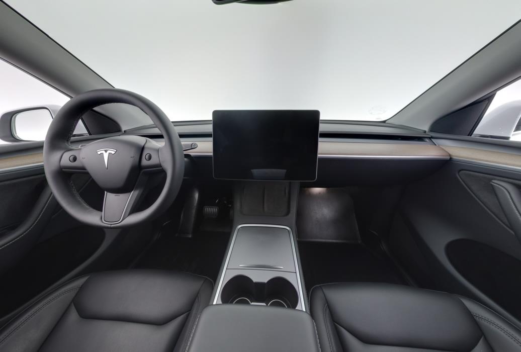 TESLA Model Y 2025