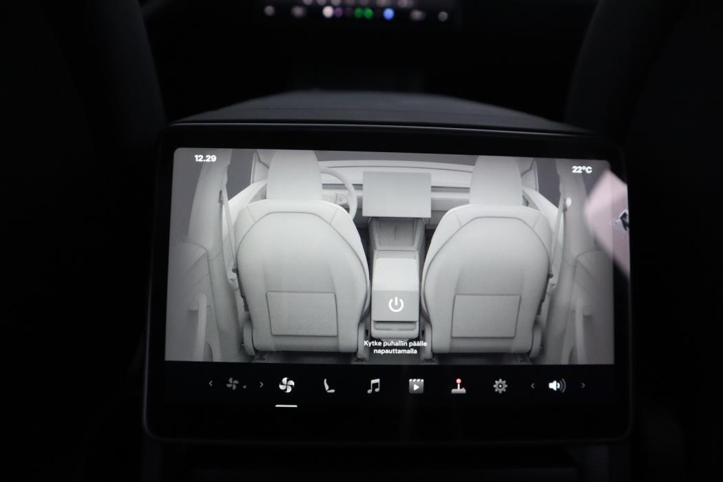 TESLA Model Y 2025