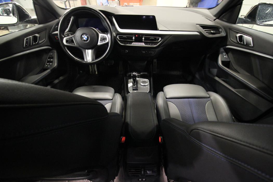 BMW 218 2022
