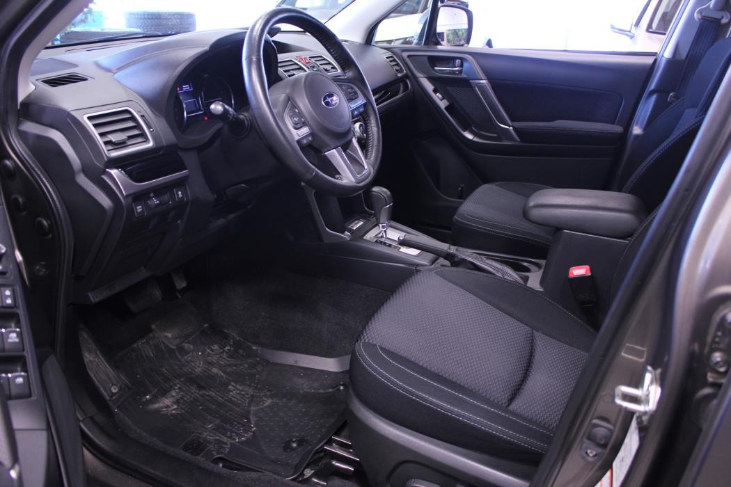 SUBARU Forester 2017