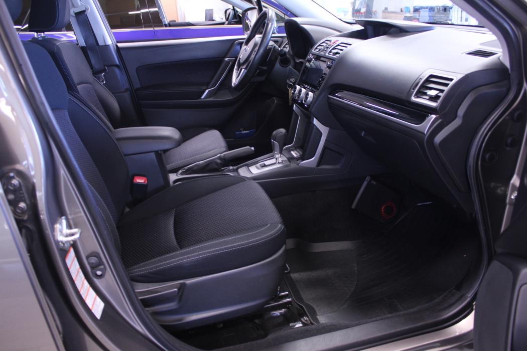 SUBARU Forester 2017