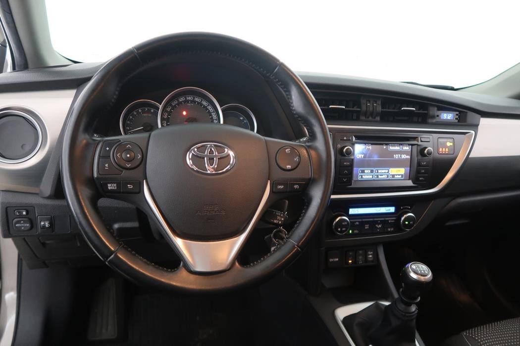 TOYOTA Auris 2014