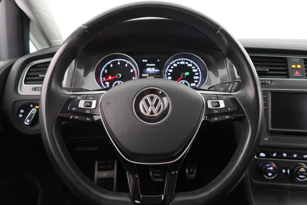 VOLKSWAGEN Golf 2016