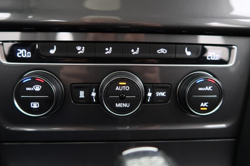 VOLKSWAGEN Golf 2016