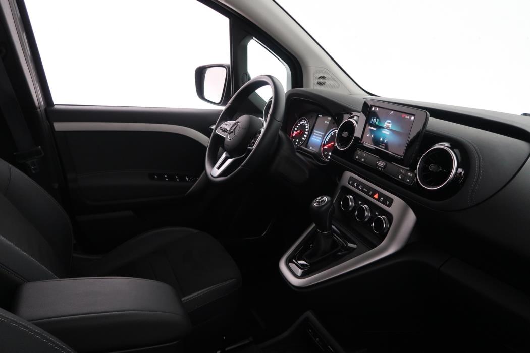 MERCEDES-BENZ EQT 2023