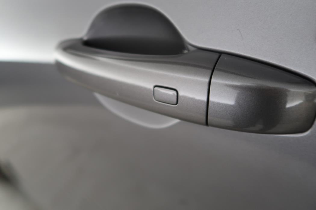 MERCEDES-BENZ EQT 2023