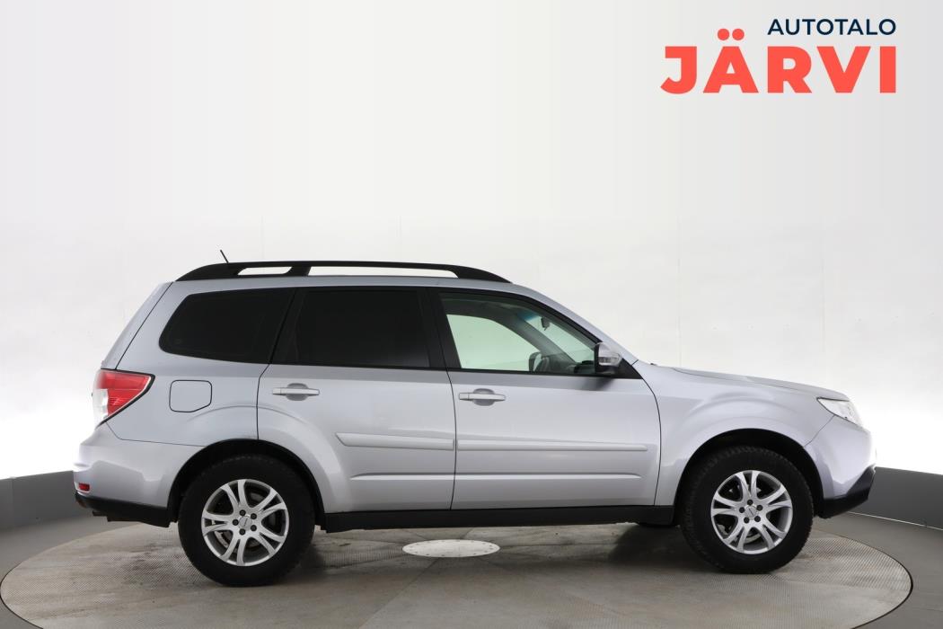 SUBARU Forester 2012