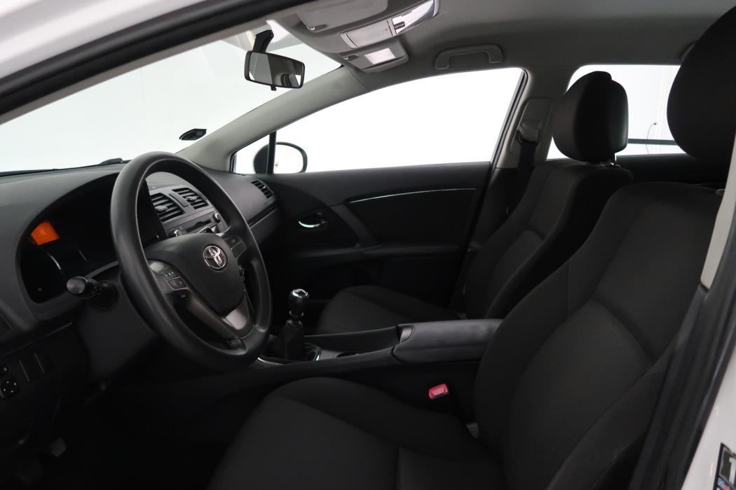 TOYOTA Avensis 2011