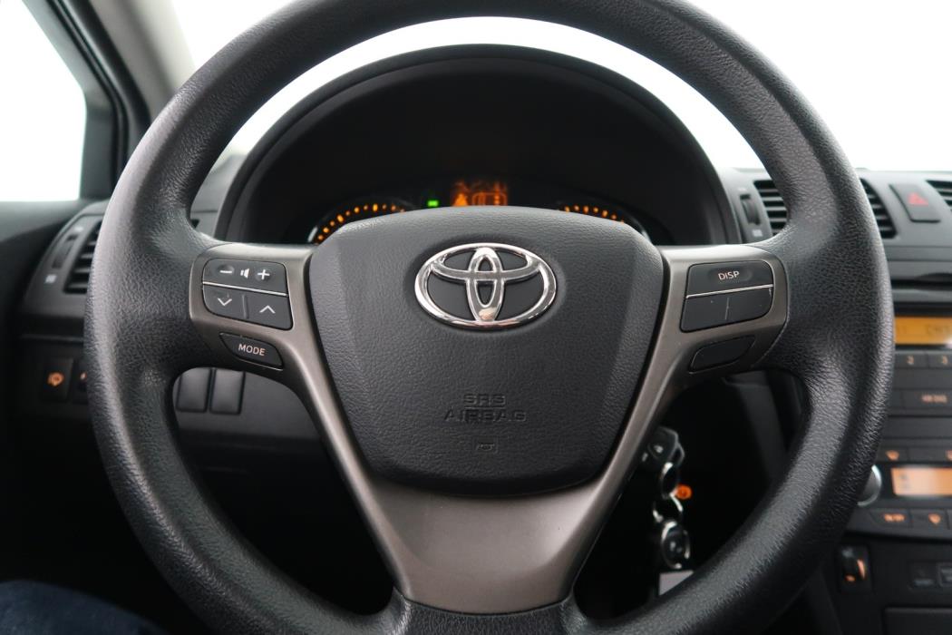 TOYOTA Avensis 2011