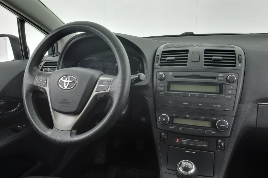 TOYOTA Avensis 2011