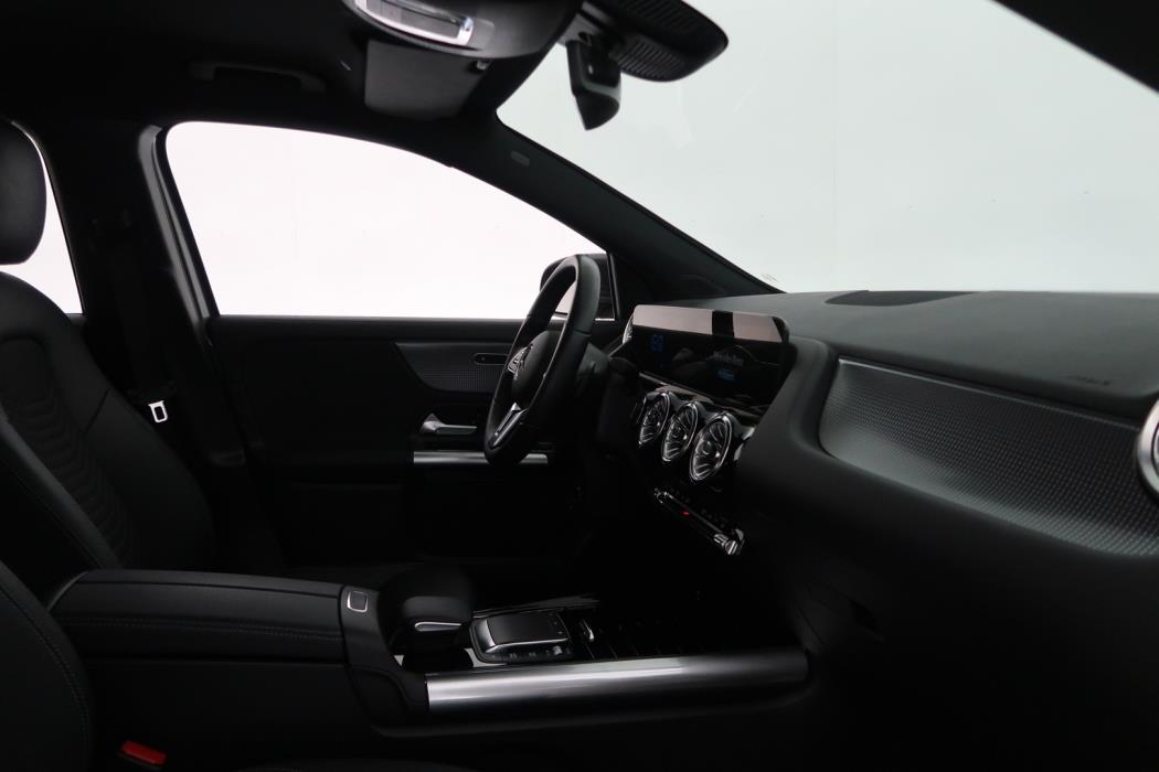 MERCEDES-BENZ EQA 2023