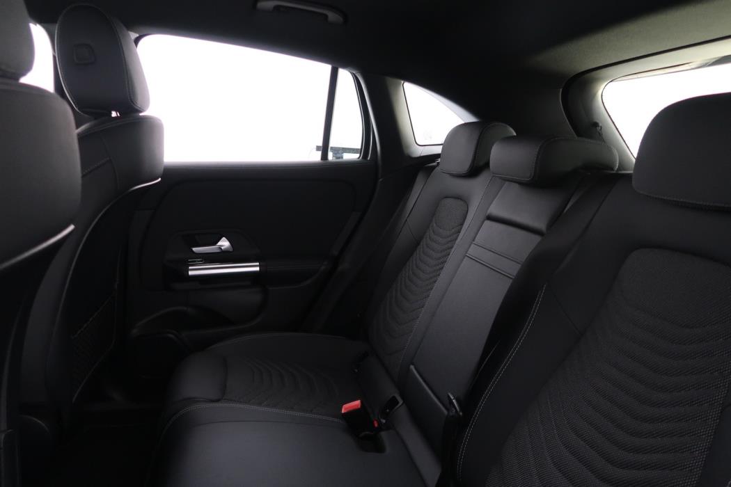 MERCEDES-BENZ EQA 2023