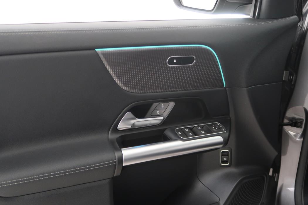 MERCEDES-BENZ EQA 2023