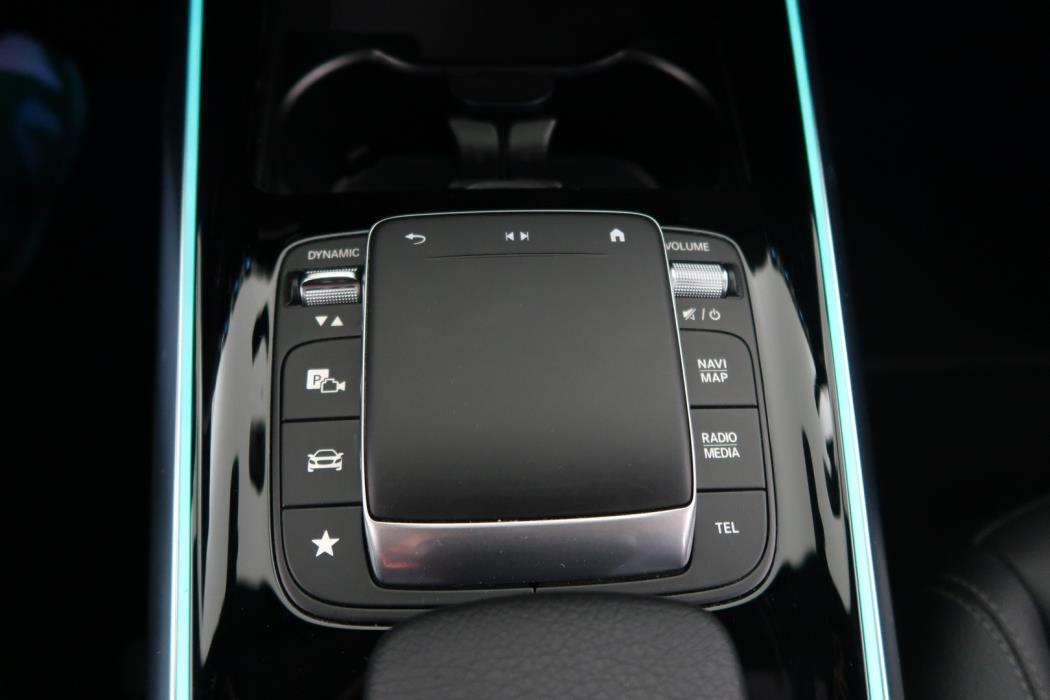 MERCEDES-BENZ EQA 2023