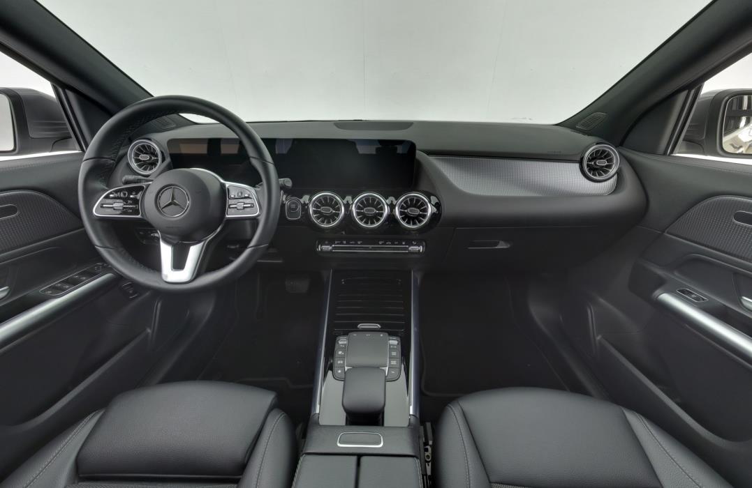 MERCEDES-BENZ EQA 2023