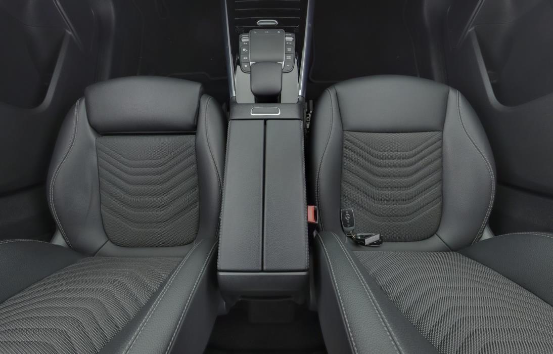 MERCEDES-BENZ EQA 2023