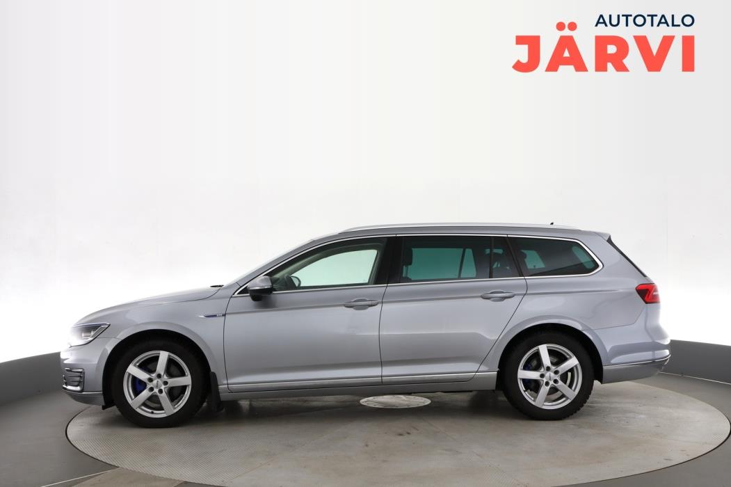 VOLKSWAGEN Passat 2018