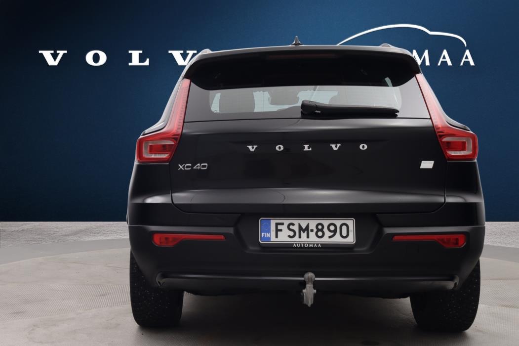VOLVO XC40 2023