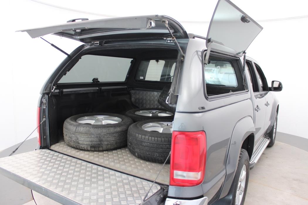 VOLKSWAGEN Amarok 2012