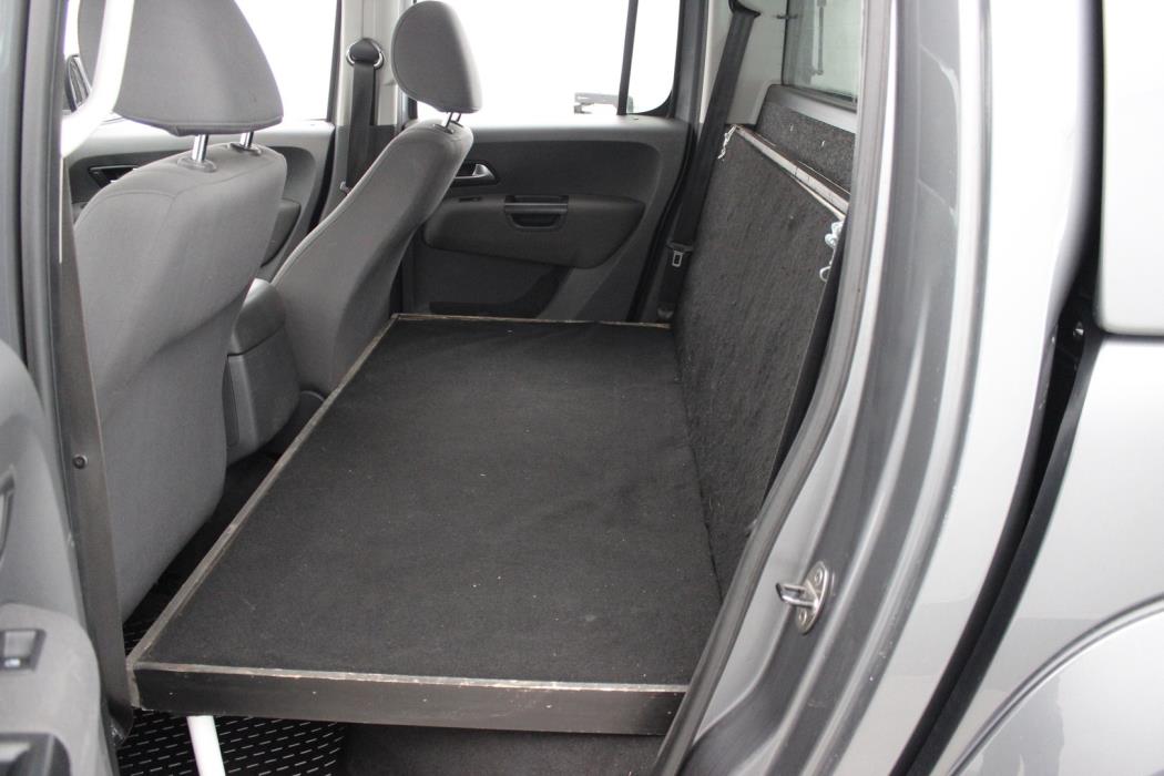 VOLKSWAGEN Amarok 2012