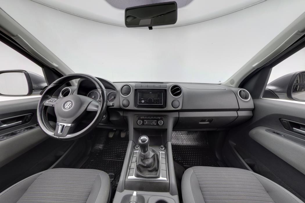 VOLKSWAGEN Amarok 2012