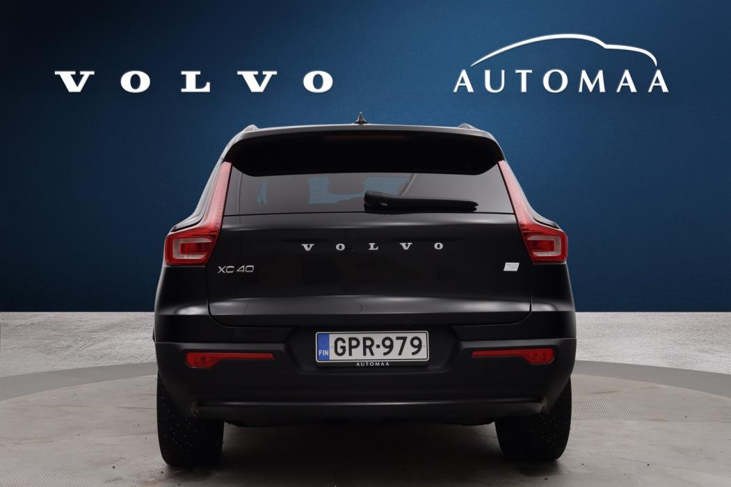 VOLVO XC40 2024