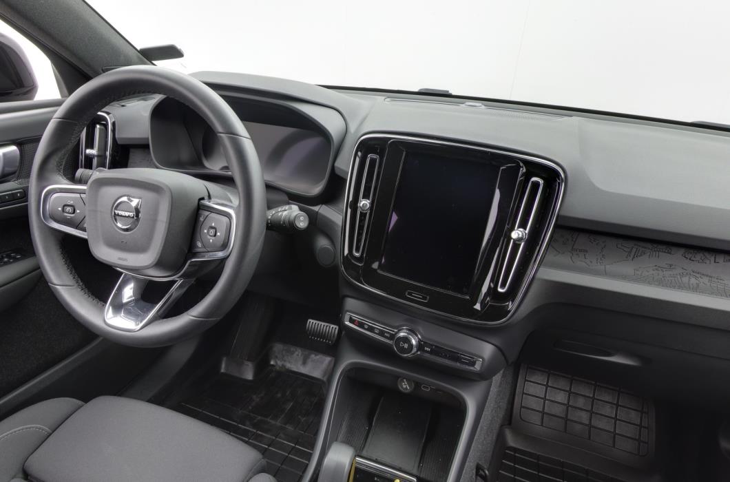 VOLVO XC40 2024