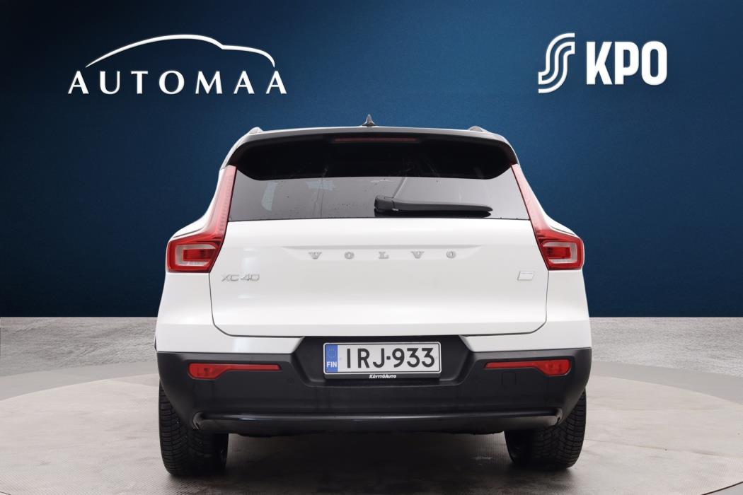 VOLVO XC40 2023