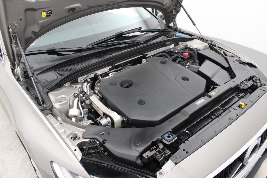 VOLVO V60 2022