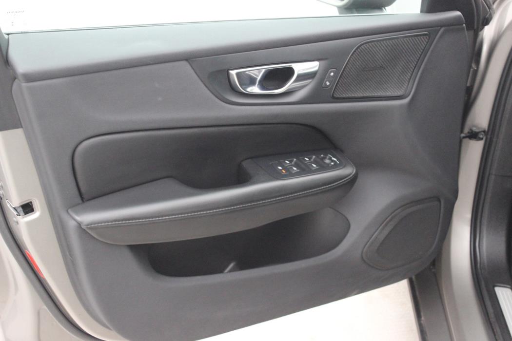 VOLVO V60 2022