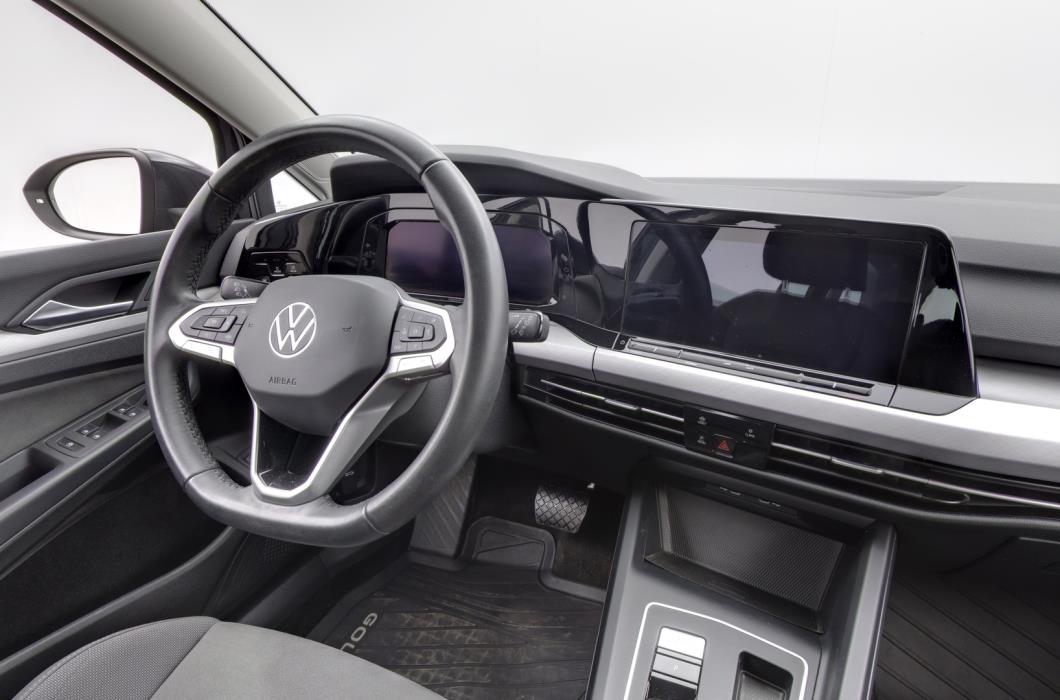 VOLKSWAGEN Golf 2023