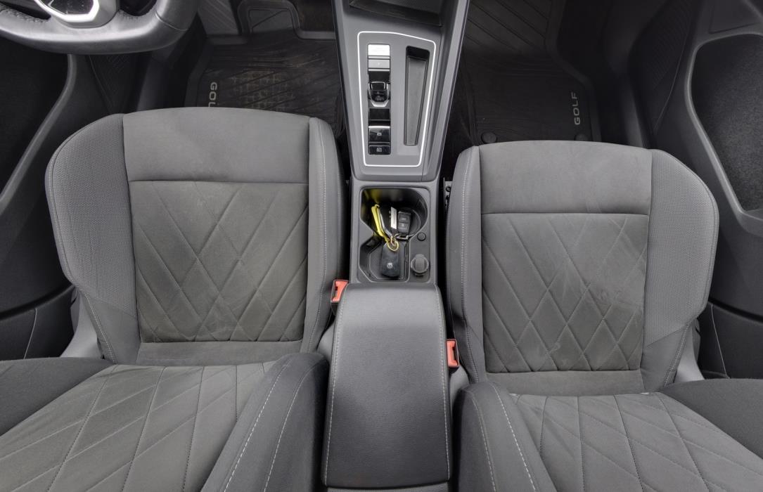 VOLKSWAGEN Golf 2023