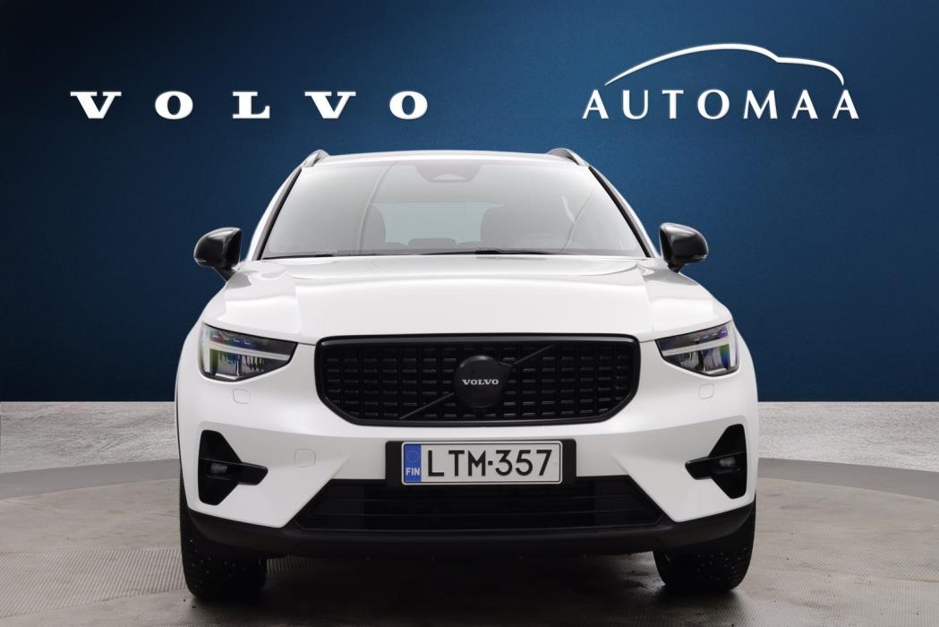 VOLVO XC40 2026