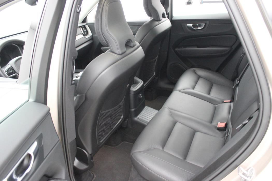 VOLVO XC60 2023