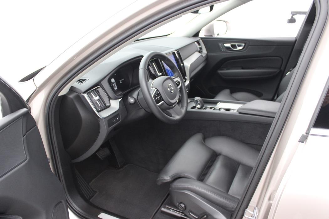 VOLVO XC60 2023