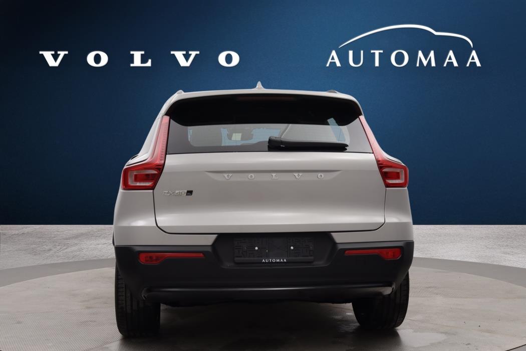 VOLVO EX40 2025