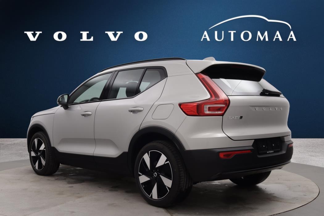 VOLVO EX40 2025